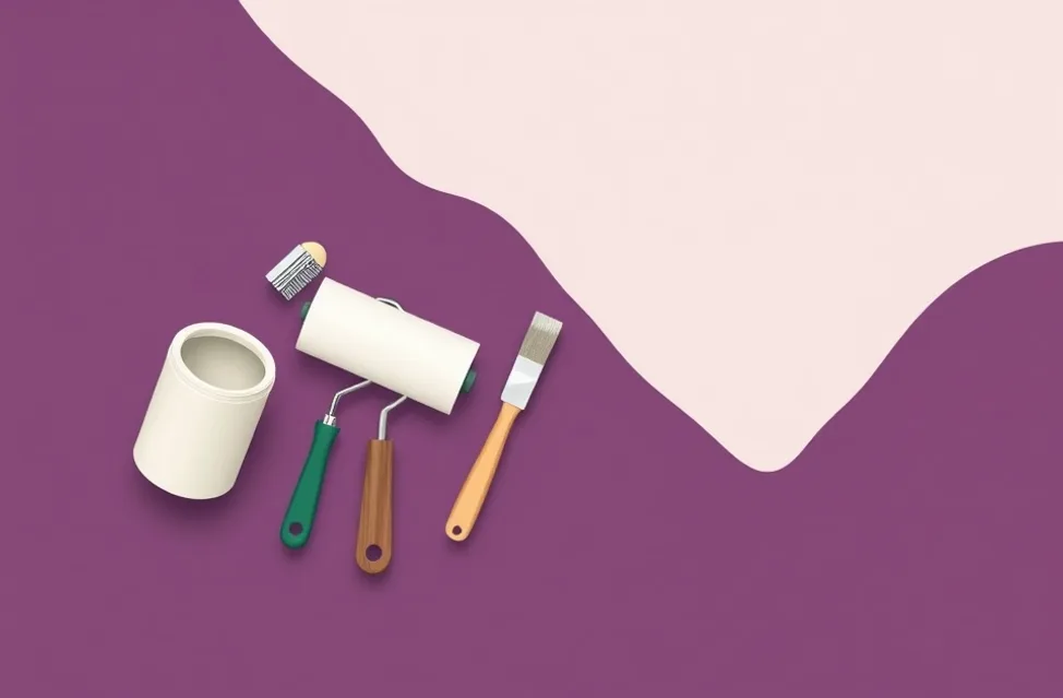 Outils de peinture disposés dans l'ordre des étapes du chantier
